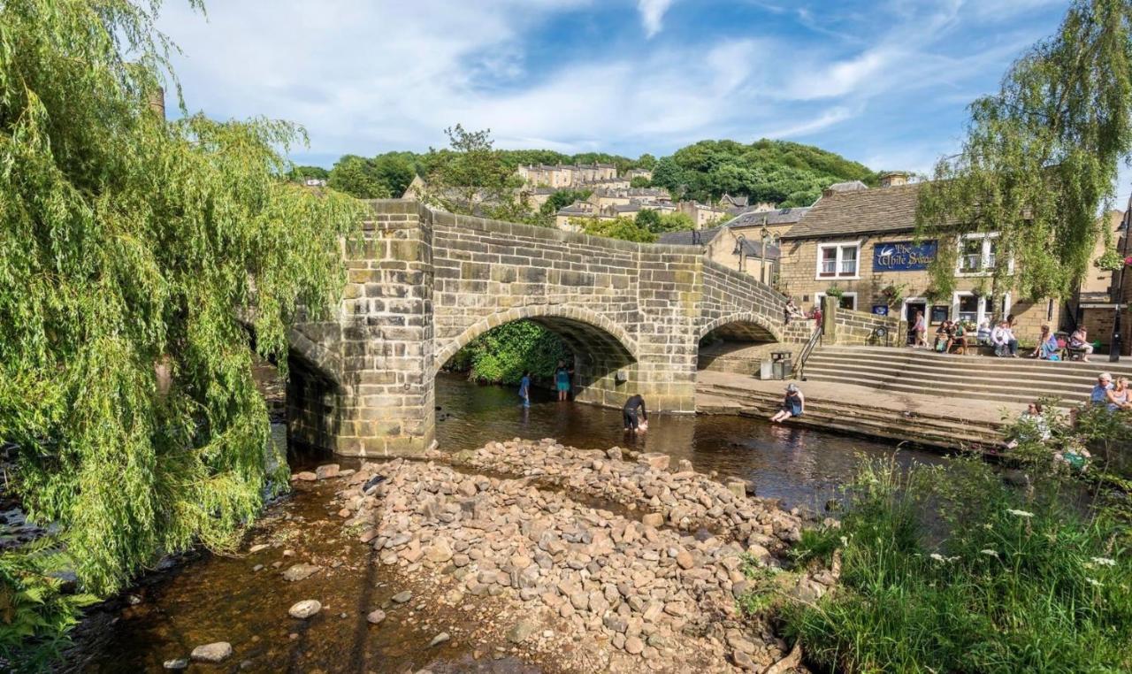 Nutclough Cottage - Log Fire And Valley View - Sleeps 2 Hebden Bridge Exterior photo